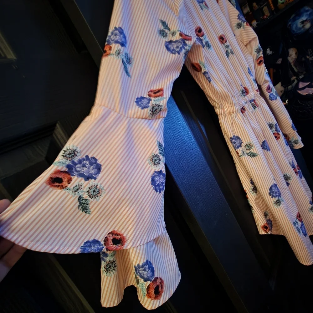 Soo cute Hint of blush baby pink flower dress.. - Picture 2 of 8